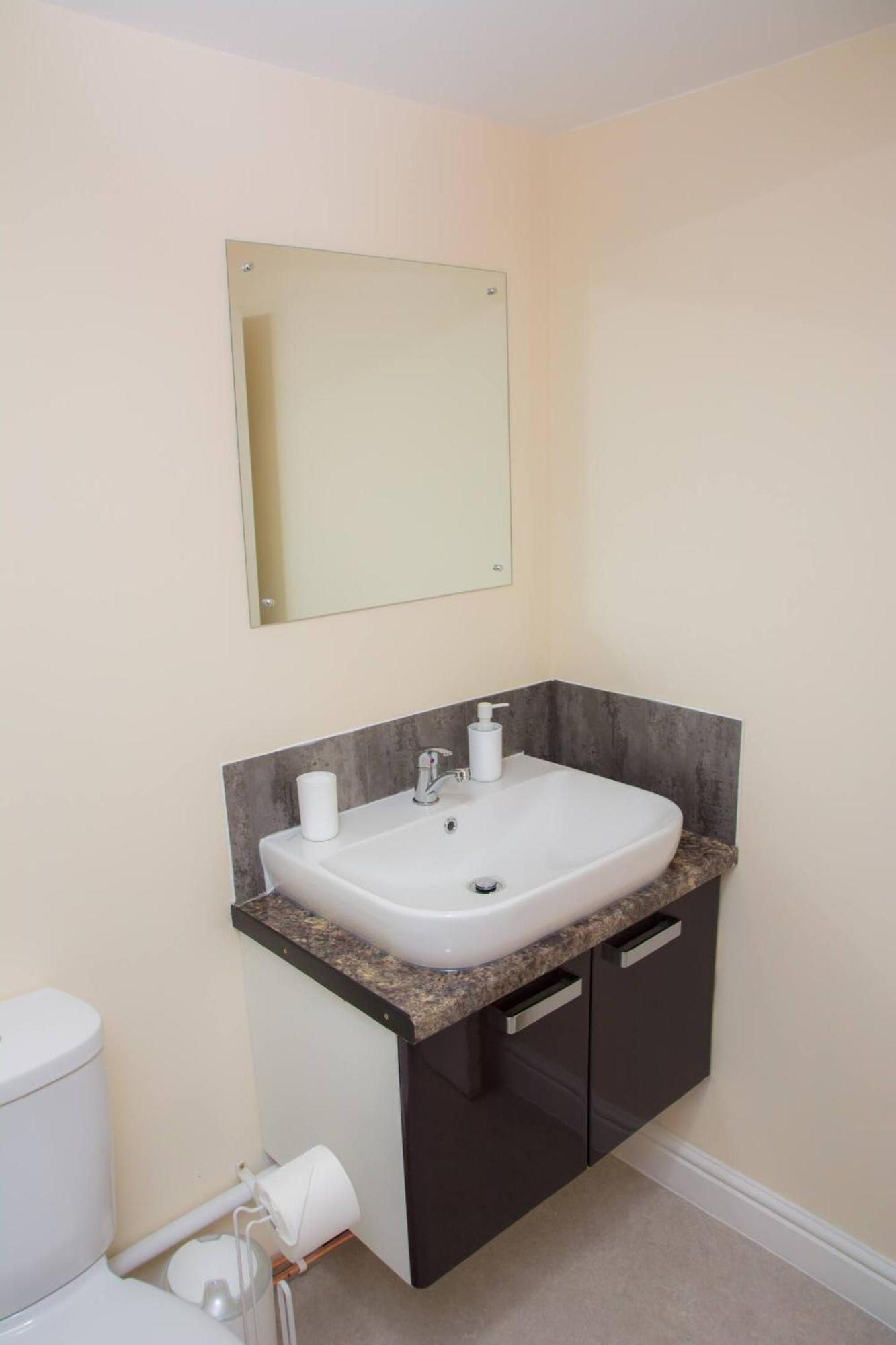 דירות Orange Lilly In Stroud With Free Parking מראה חיצוני תמונה