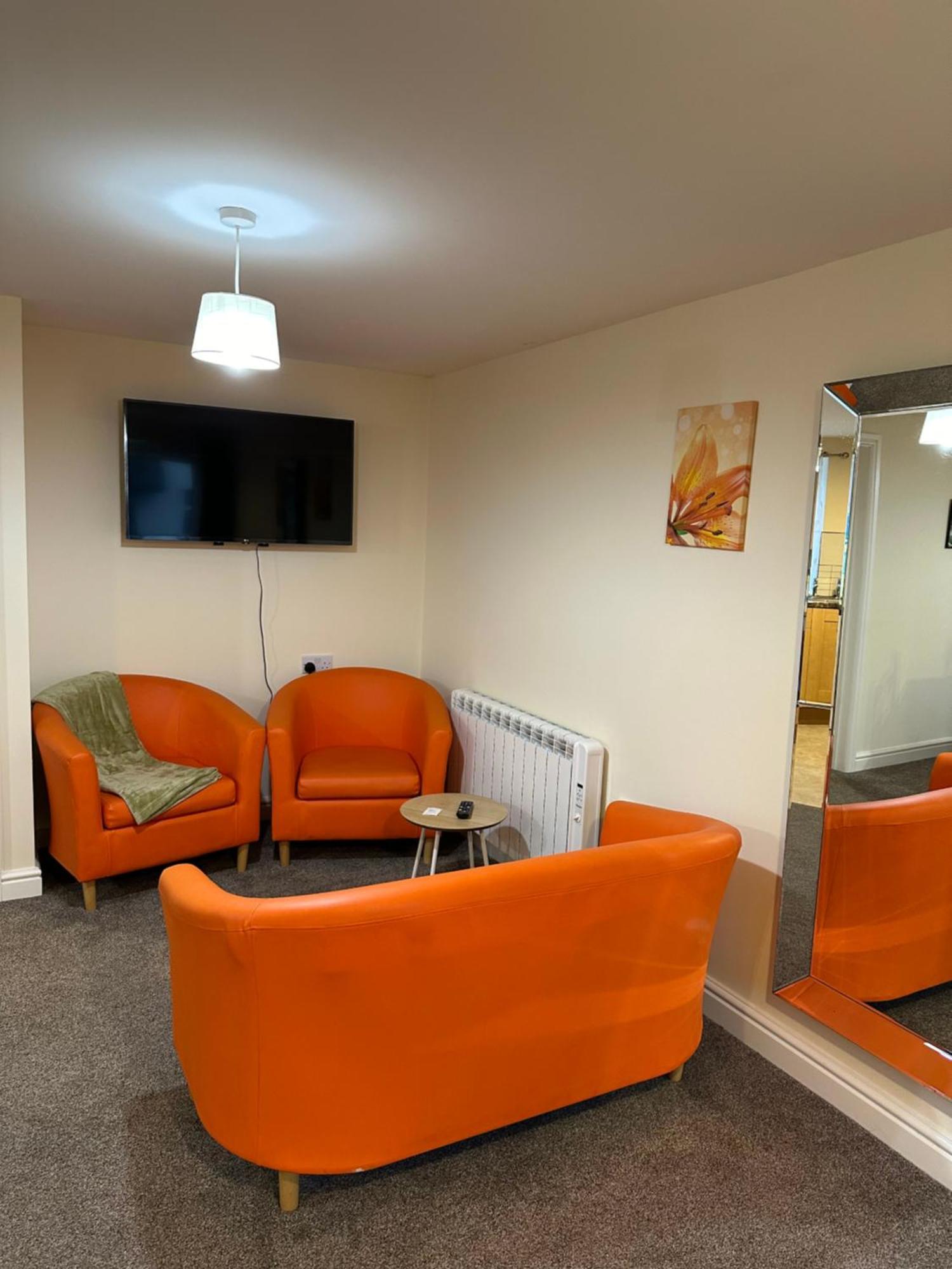 דירות Orange Lilly In Stroud With Free Parking מראה חיצוני תמונה