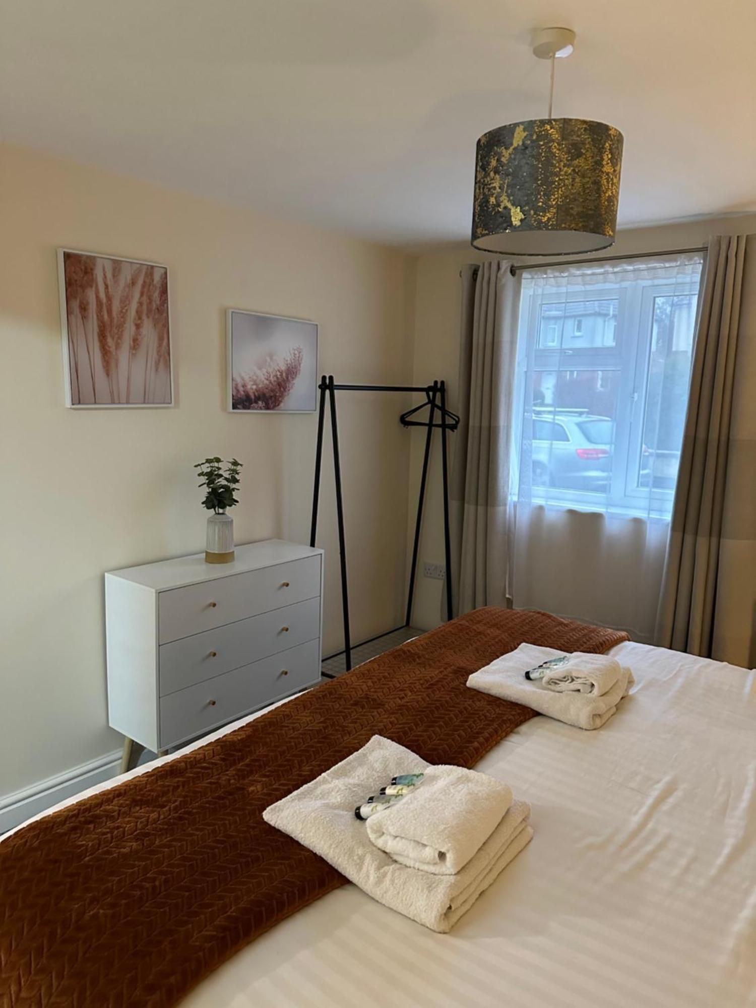 דירות Orange Lilly In Stroud With Free Parking מראה חיצוני תמונה