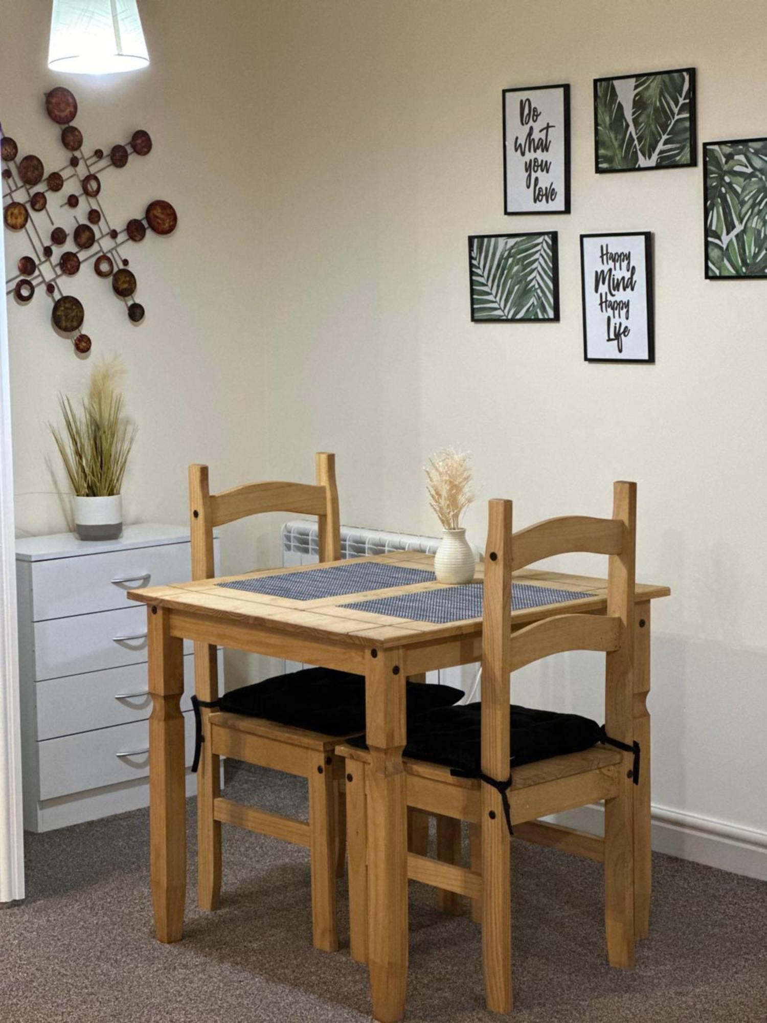 דירות Orange Lilly In Stroud With Free Parking מראה חיצוני תמונה