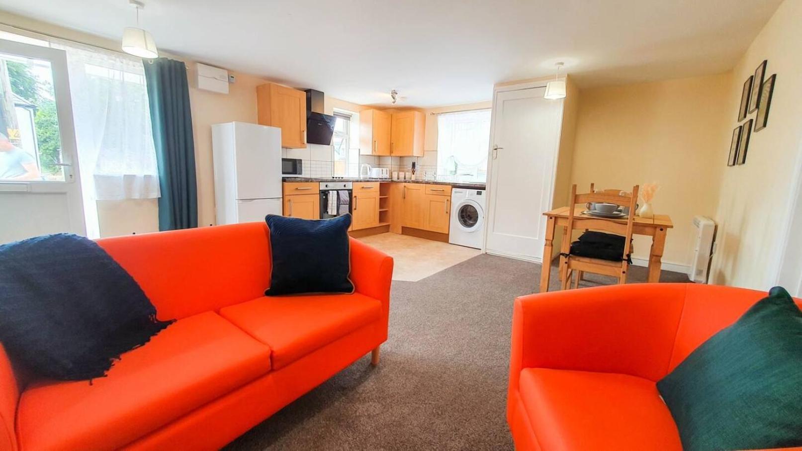דירות Orange Lilly In Stroud With Free Parking מראה חיצוני תמונה